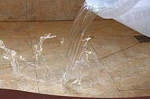 泸县漏水维修 免砸砖防水材料该如何施工